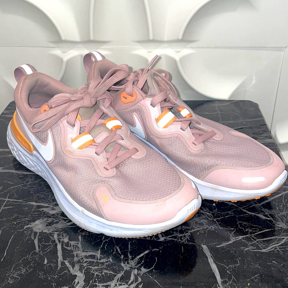 Nike Women's React Miler Running Women's Shoes size 9
